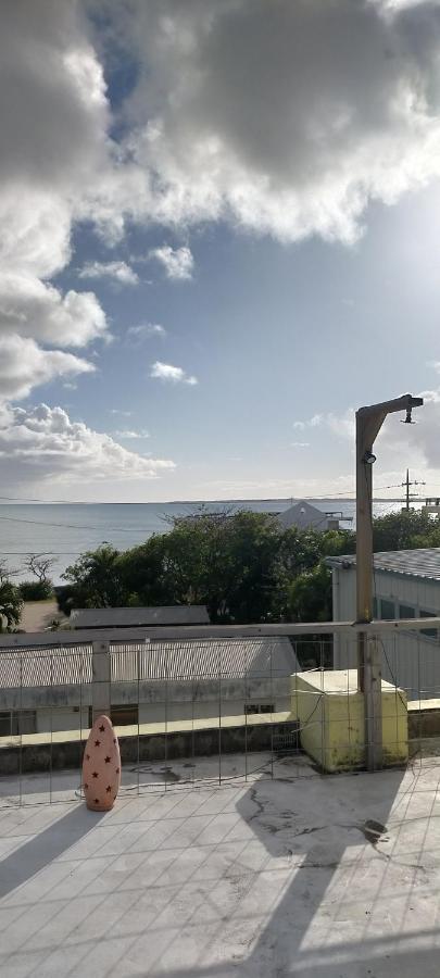 石垣市 Palmsﾌﾟﾗｲﾍﾞｰﾄプールから海と星空見える広々96平米 Bbq台 P5台分無料 Wii Wifiヴィラ エクステリア 写真